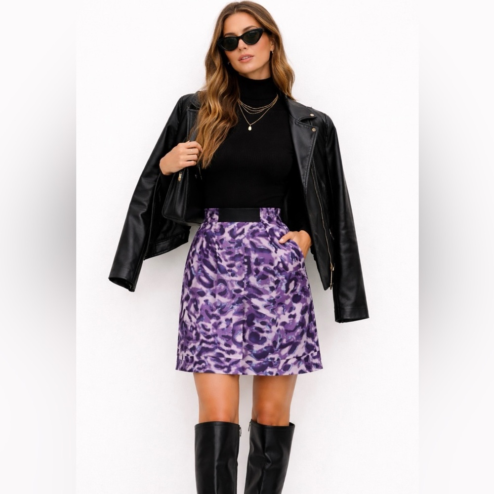 FOREVER 21 PURPLE WHITE BLUE ANIMAL MINI SKIRT L